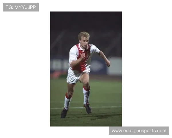 足球84球星传奇回顾：从世界杯赛场到历史铭刻的耀眼瞬间