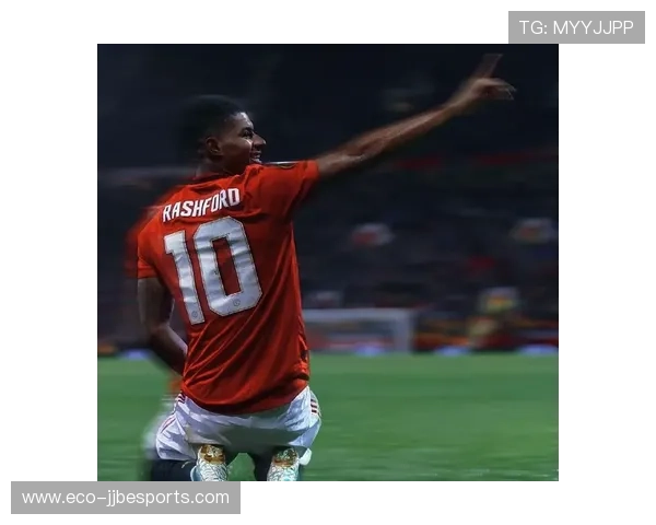 足球女星风采展现 球场魅力与个人特色兼具的明星人物头像解析